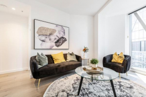 Stylish Apt in West Side Place Best Location!